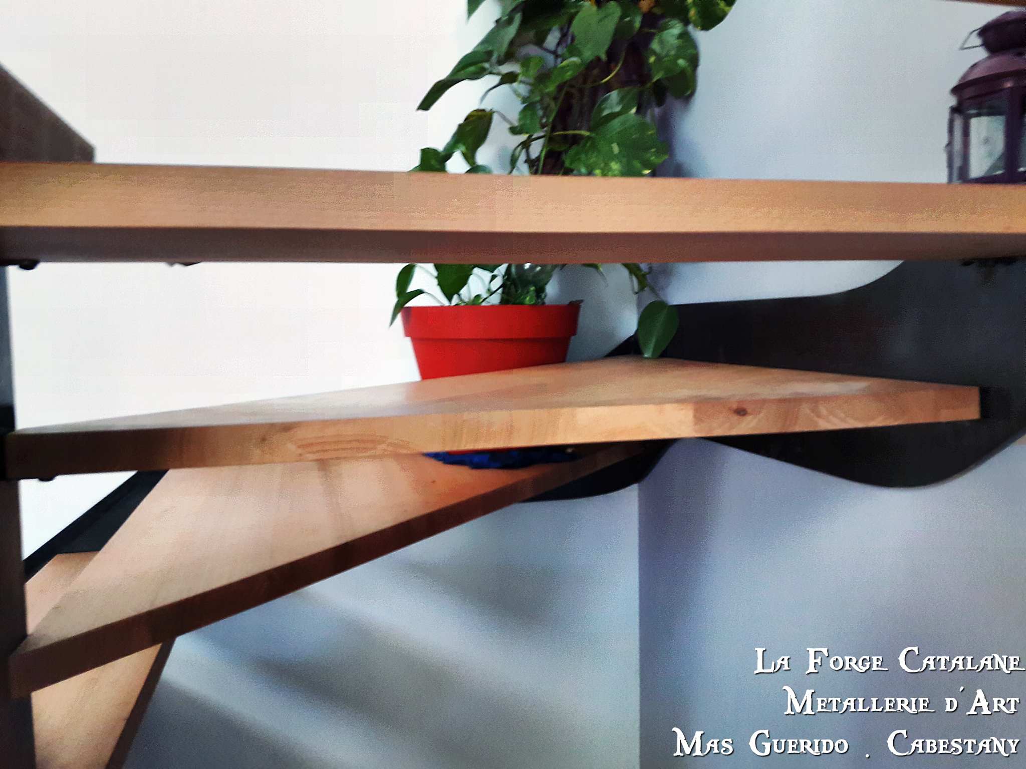 escalier double limon fer plat lateraux marches bois 5 forge catalane.jpg